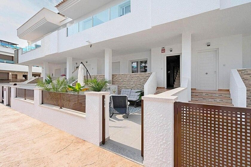 3 makuuhuone Paritalo myytävänä paikassa Orihuela mukana uima-altaan - 315 000 € (Ref: 10028838)