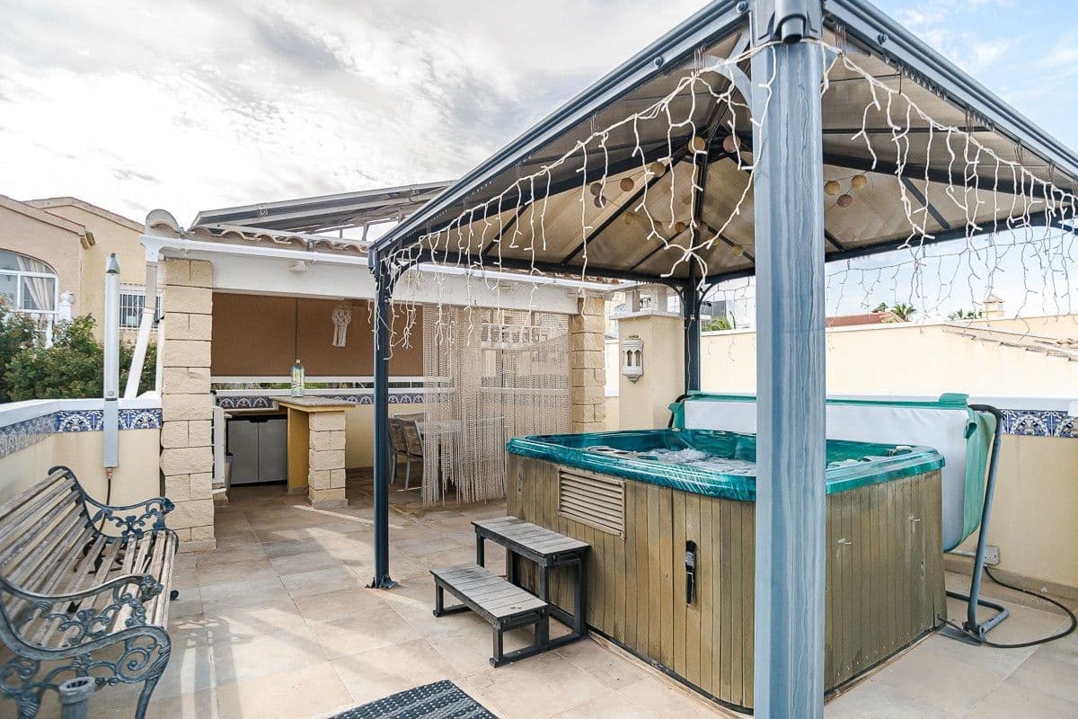 3 makuuhuone Huvila myytävänä paikassa San Fulgencio mukana uima-altaan - 288 000 € (Ref: 10029469)