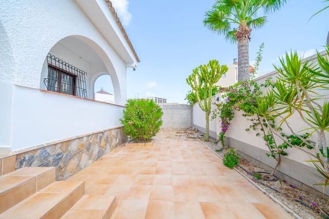 5 bedroom Villa for sale in Torrevieja with pool - € 620,000 (Ref: 10029489)