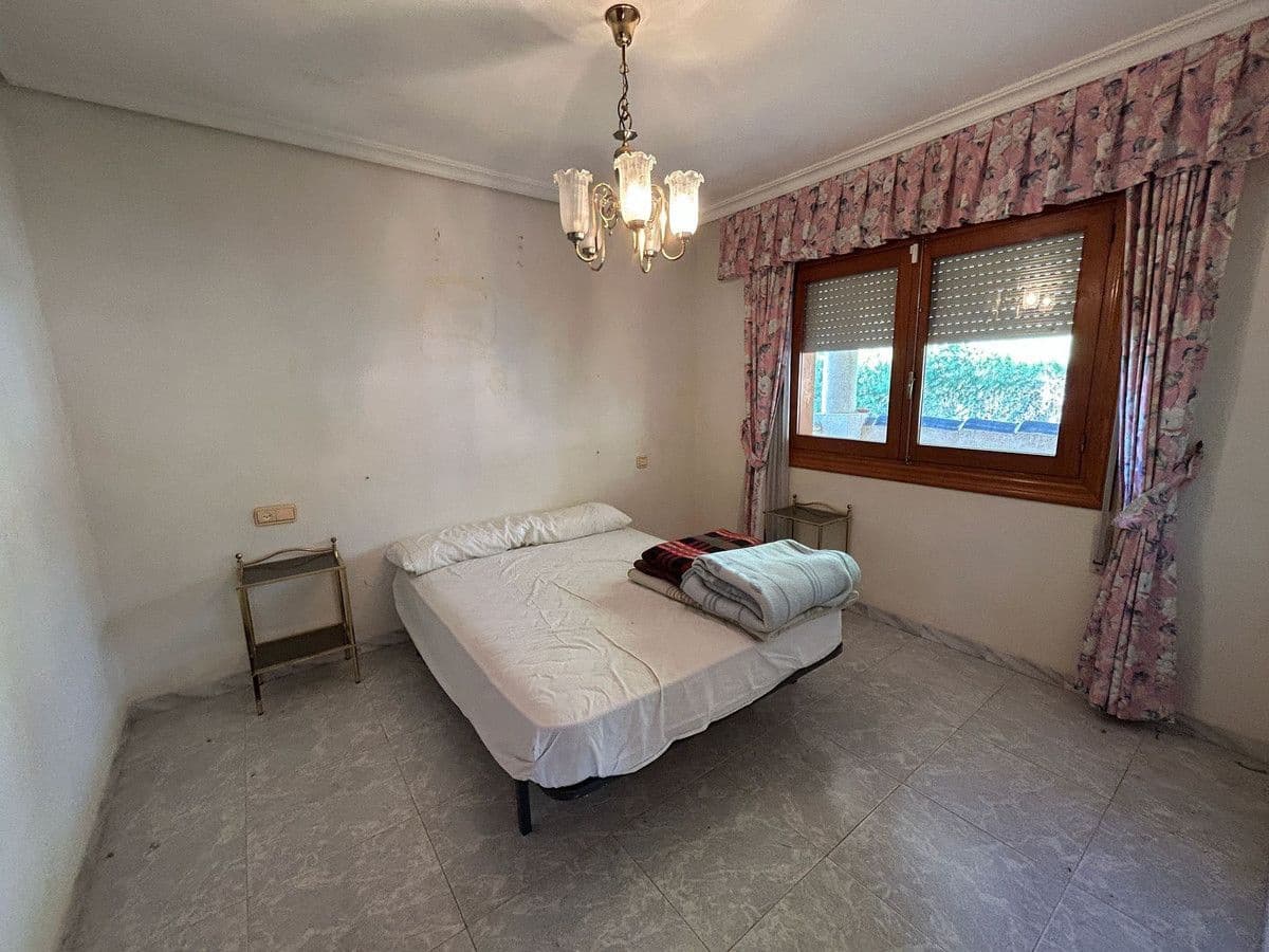 6 bedroom Villa for sale in La Florida - € 550,000 (Ref: 10034109)