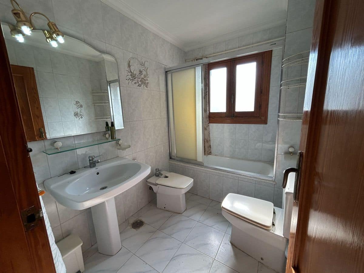 6 bedroom Villa for sale in La Florida - € 550,000 (Ref: 10034109)