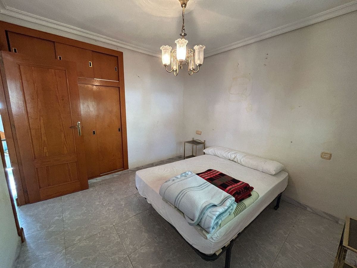 6 bedroom Villa for sale in La Florida - € 550,000 (Ref: 10034109)