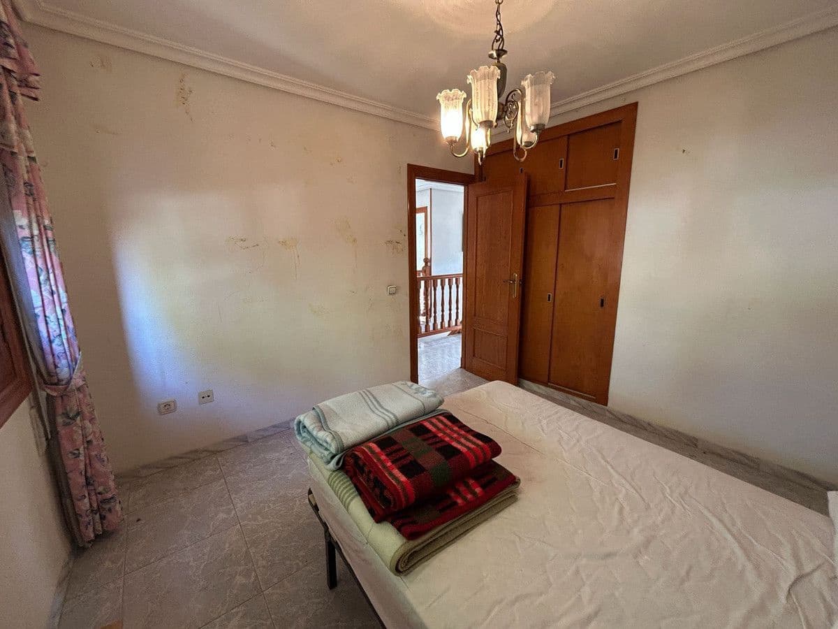 6 bedroom Villa for sale in La Florida - € 550,000 (Ref: 10034109)