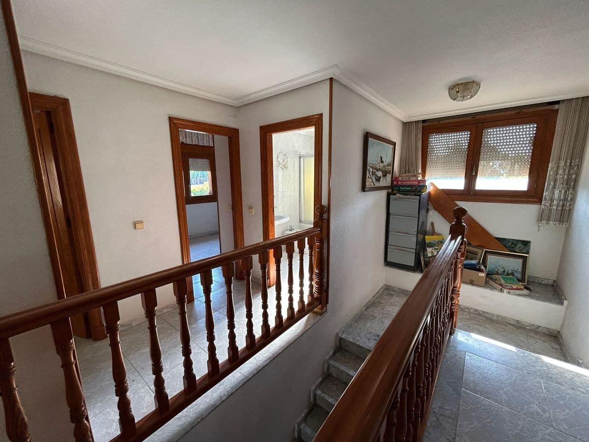 6 bedroom Villa for sale in La Florida - € 550,000 (Ref: 10034109)