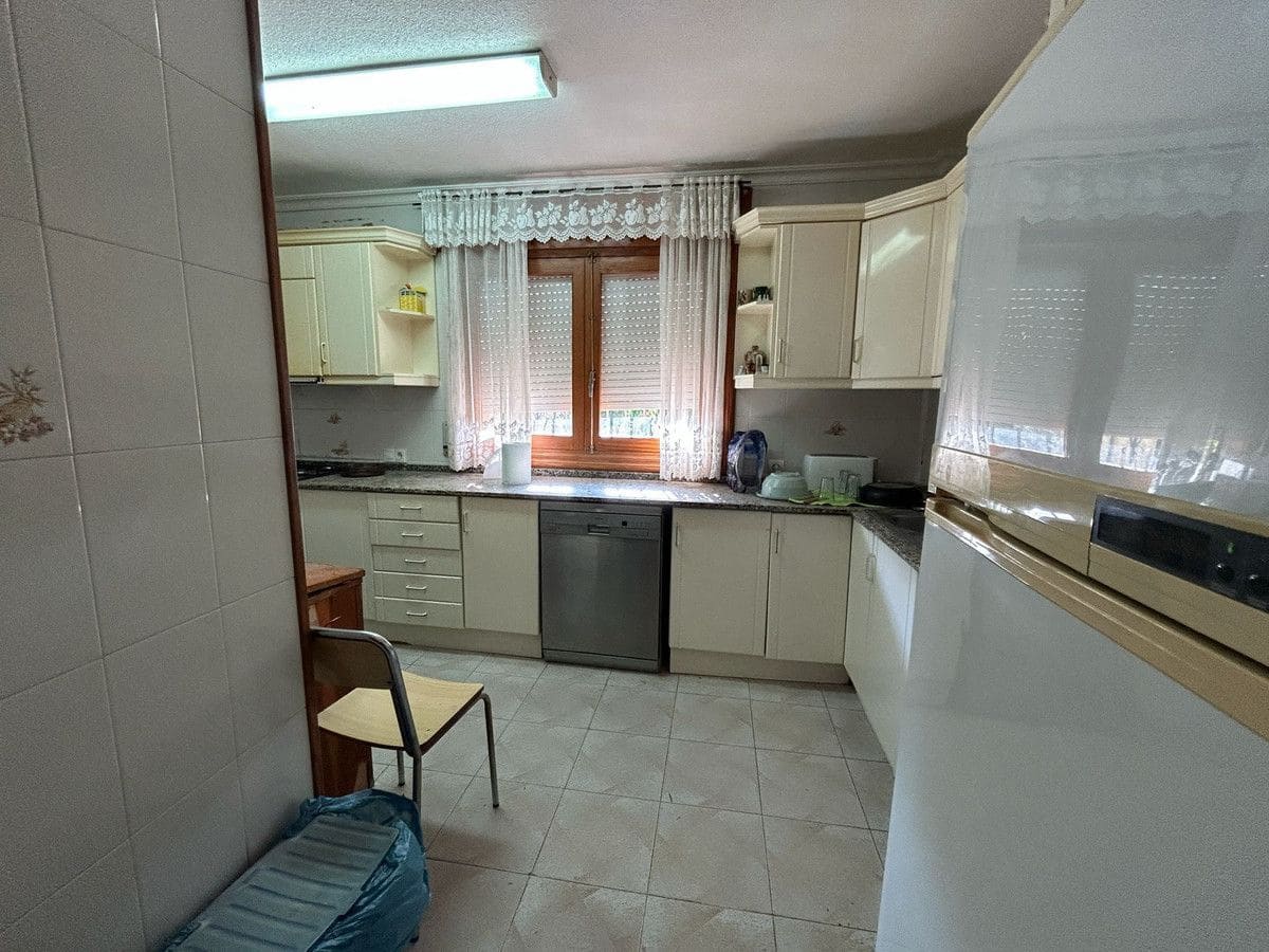 6 bedroom Villa for sale in La Florida - € 550,000 (Ref: 10034109)