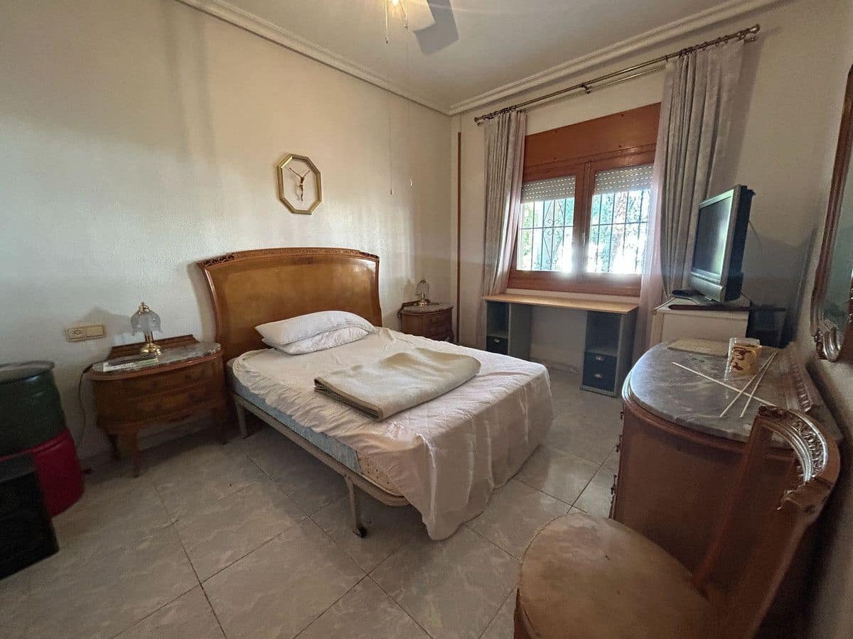 6 bedroom Villa for sale in La Florida - € 550,000 (Ref: 10034109)