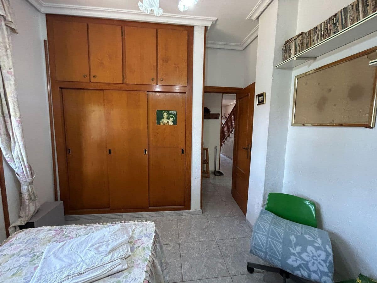 6 bedroom Villa for sale in La Florida - € 550,000 (Ref: 10034109)