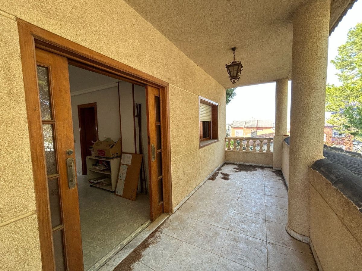 6 bedroom Villa for sale in La Florida - € 550,000 (Ref: 10034109)