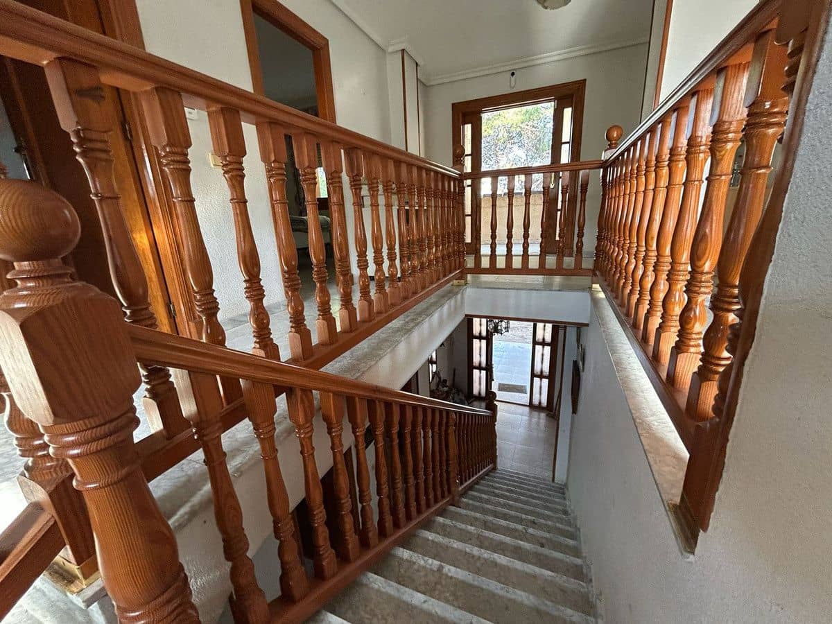 6 bedroom Villa for sale in La Florida - € 550,000 (Ref: 10034109)