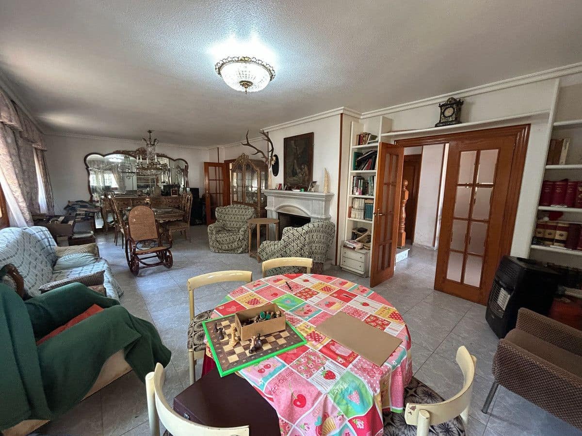 6 bedroom Villa for sale in La Florida - € 550,000 (Ref: 10034109)