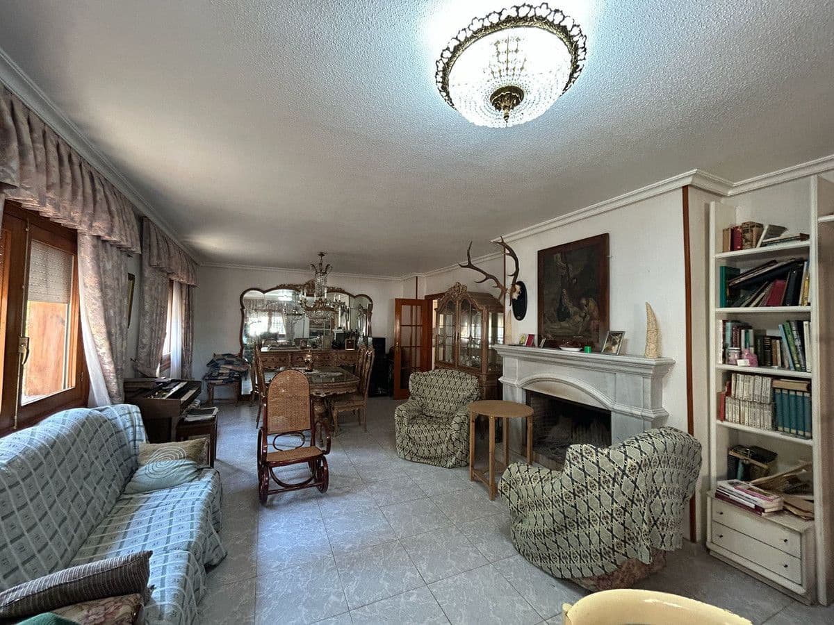 6 bedroom Villa for sale in La Florida - € 550,000 (Ref: 10034109)