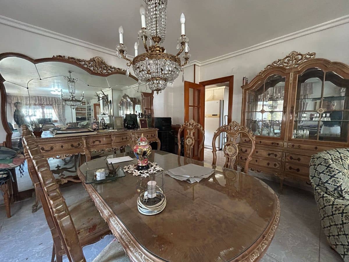 6 bedroom Villa for sale in La Florida - € 550,000 (Ref: 10034109)