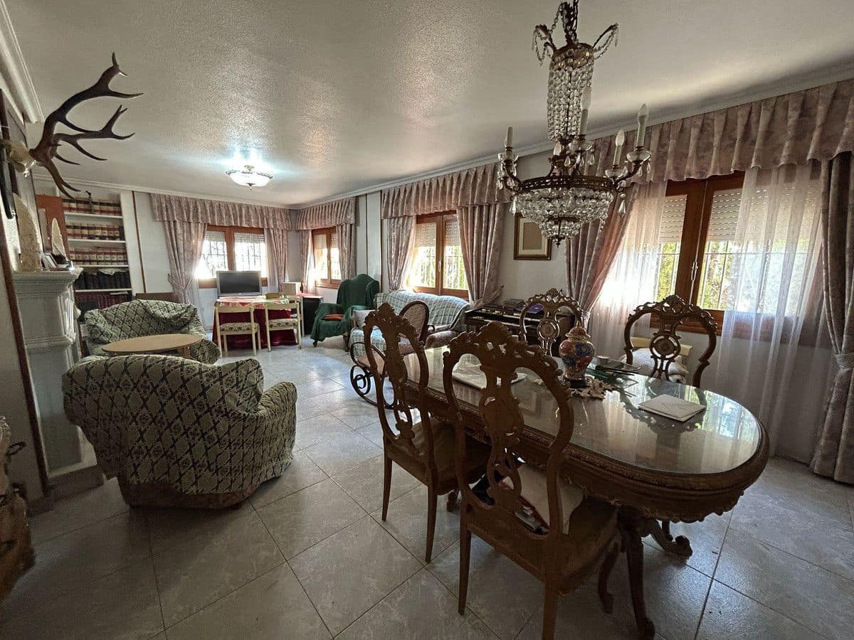 6 bedroom Villa for sale in La Florida - € 550,000 (Ref: 10034109)