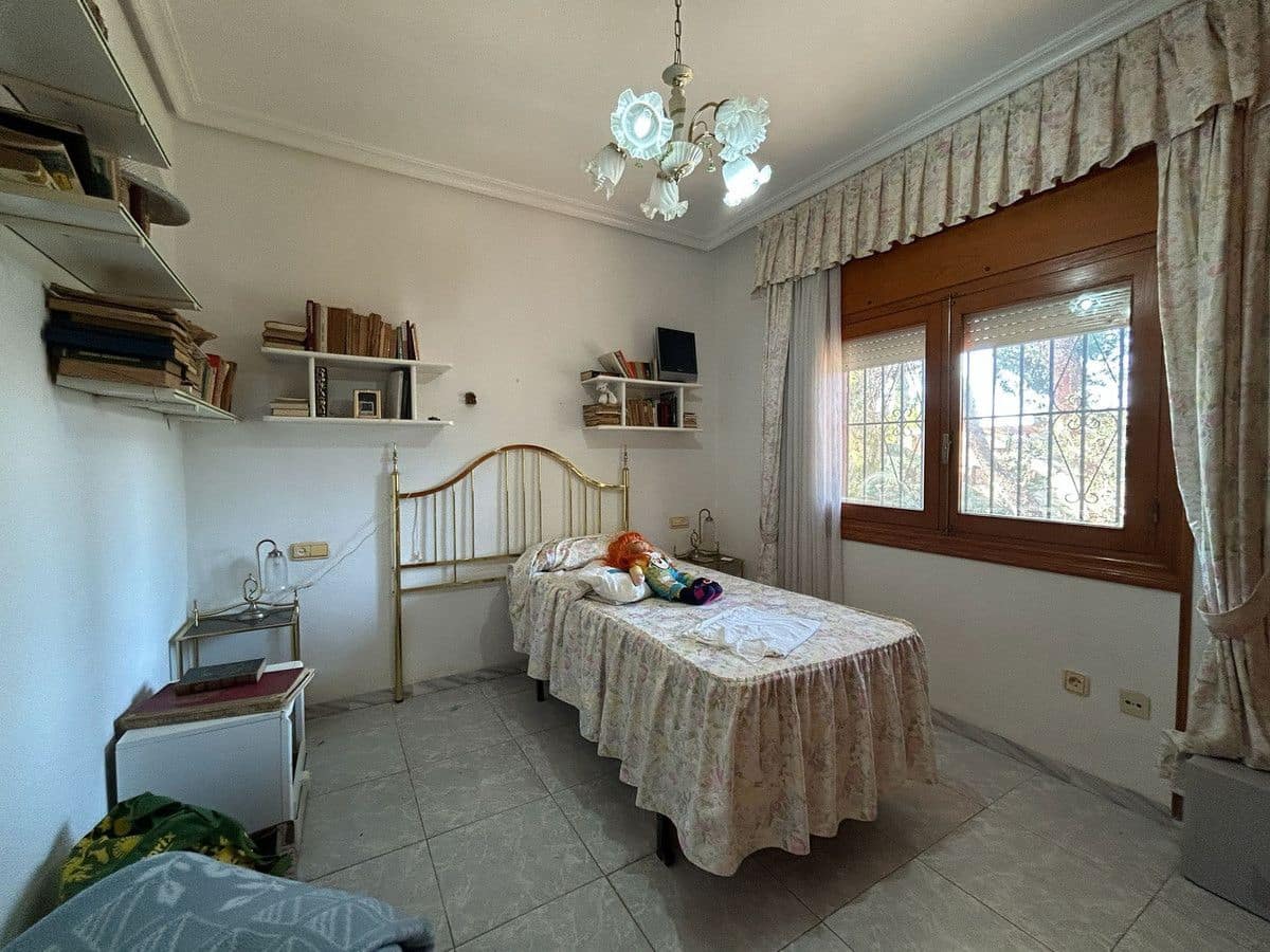 6 bedroom Villa for sale in La Florida - € 550,000 (Ref: 10034109)