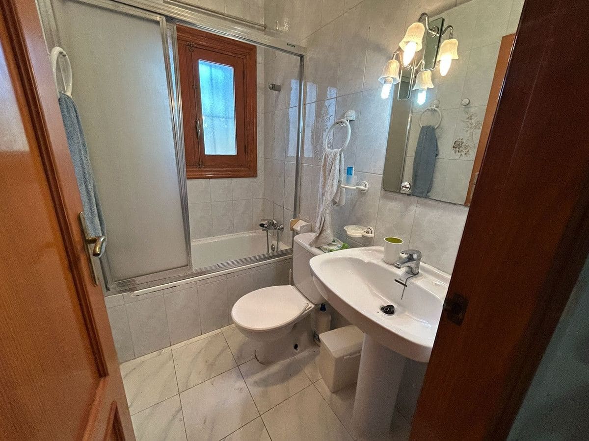 6 bedroom Villa for sale in La Florida - € 550,000 (Ref: 10034109)