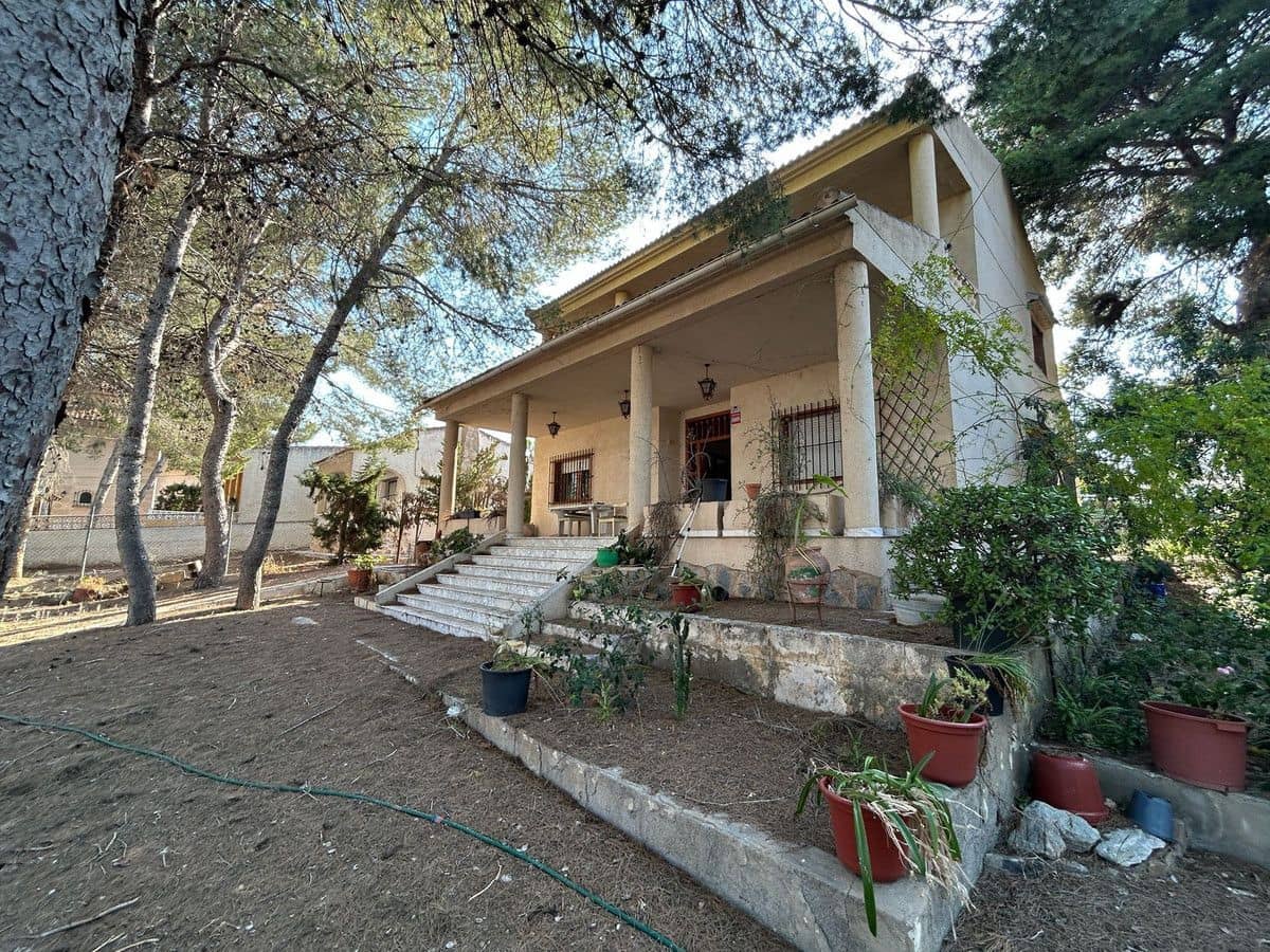 6 bedroom Villa for sale in La Florida - € 550,000 (Ref: 10034109)