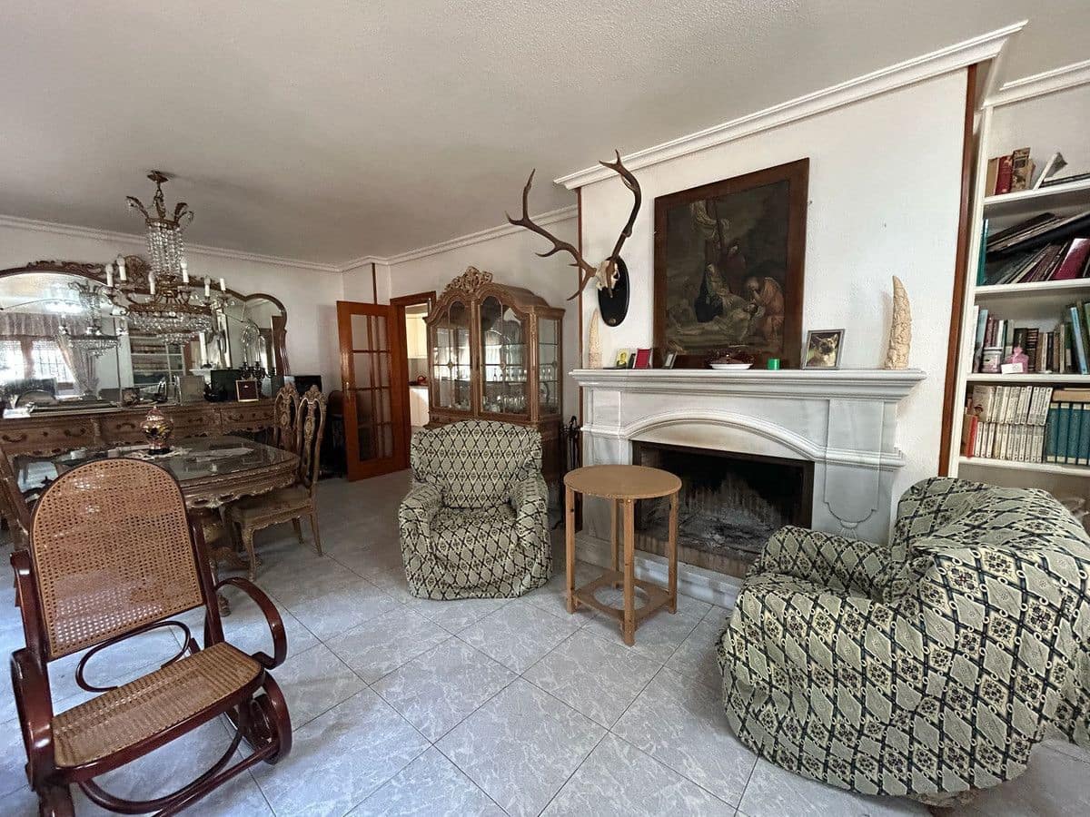 6 bedroom Villa for sale in La Florida - € 550,000 (Ref: 10034109)