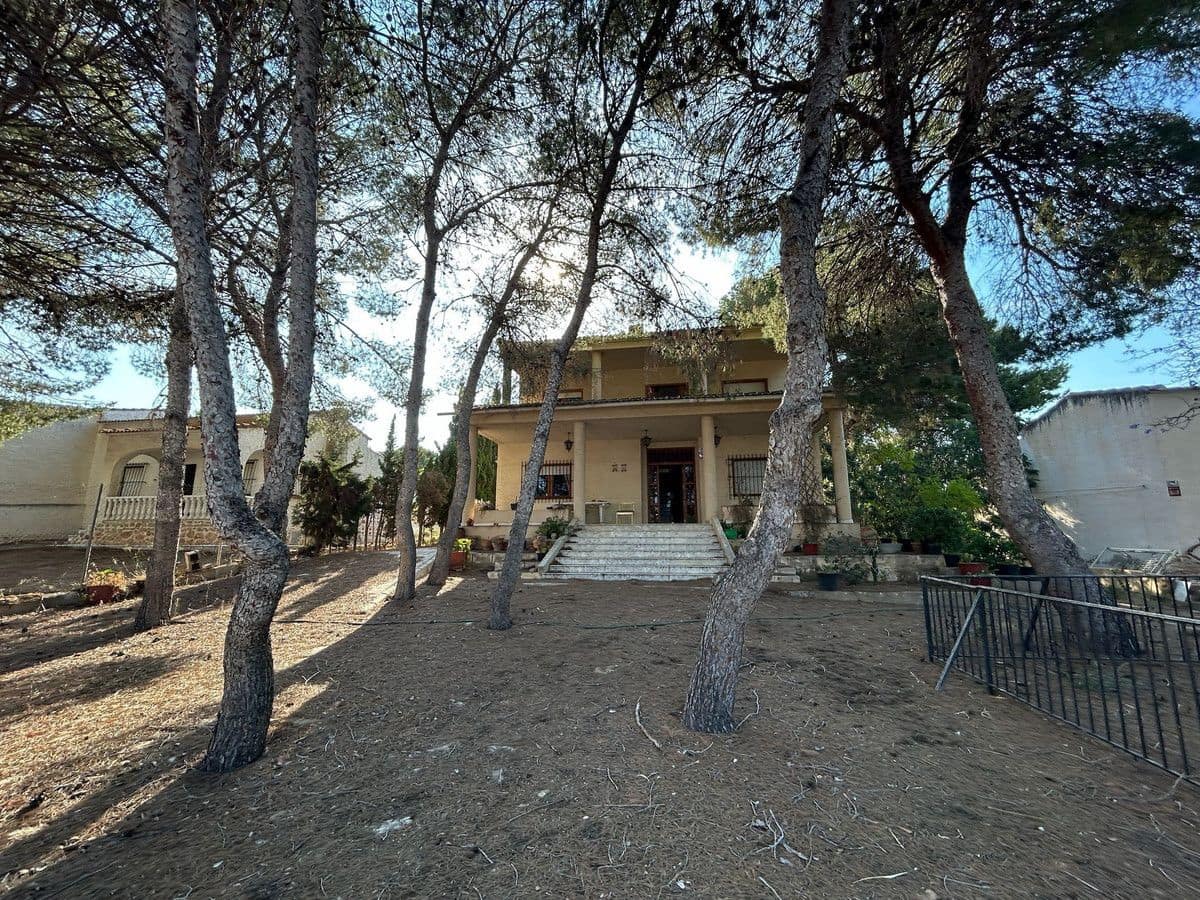 6 bedroom Villa for sale in La Florida - € 550,000 (Ref: 10034109)
