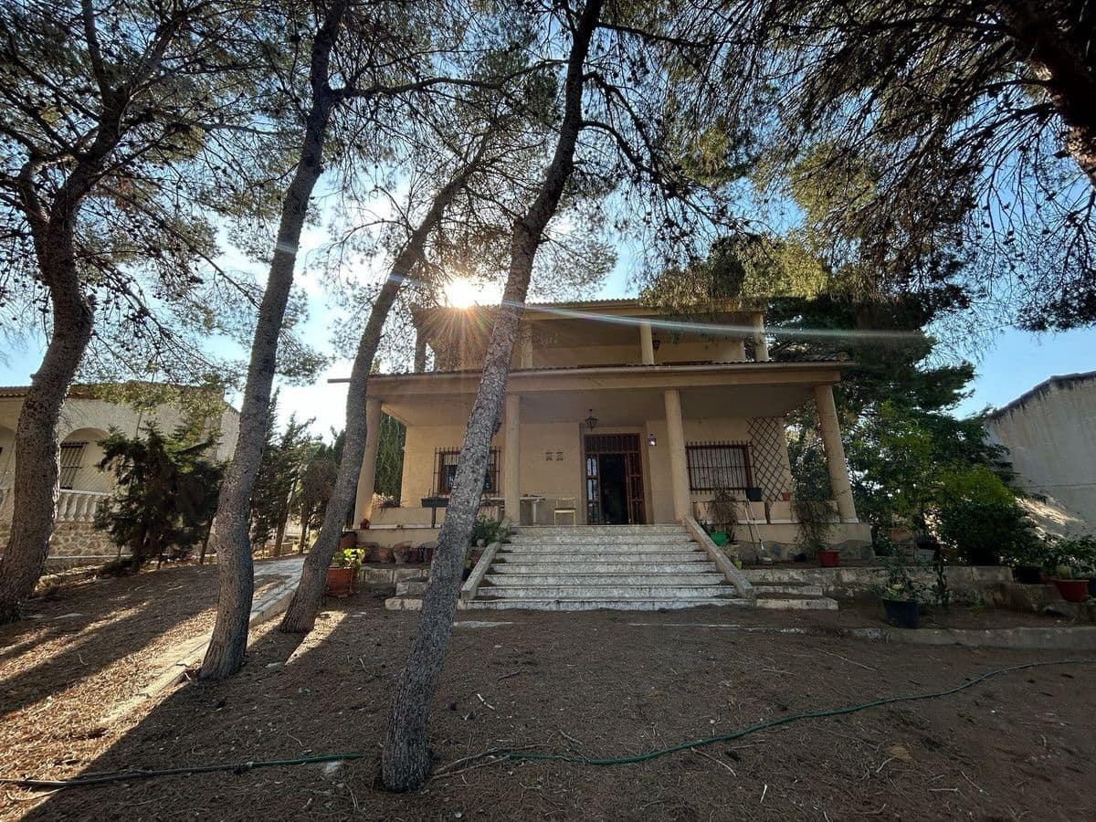 6 bedroom Villa for sale in La Florida - € 550,000 (Ref: 10034109)