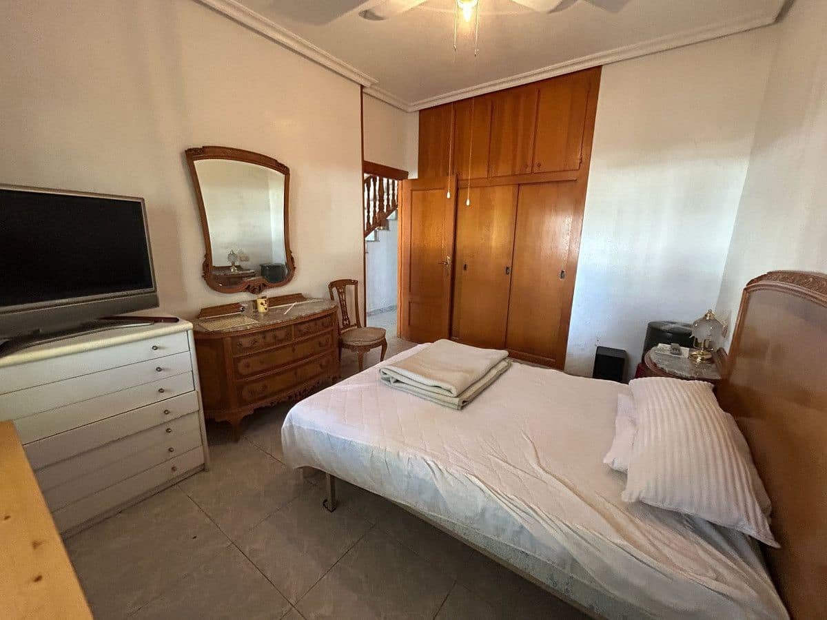 6 bedroom Villa for sale in La Florida - € 550,000 (Ref: 10034109)
