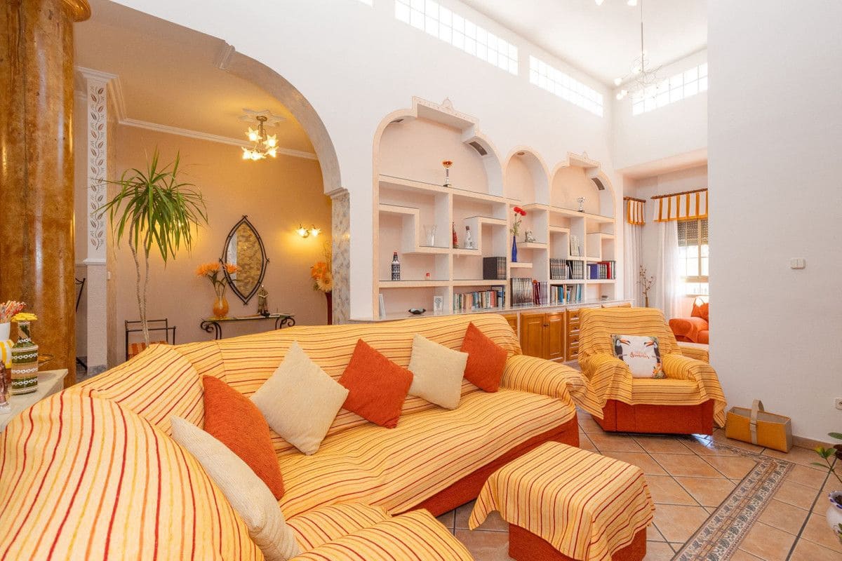 4 bedroom Villa for sale in La Union - € 375,000 (Ref: 10034115)