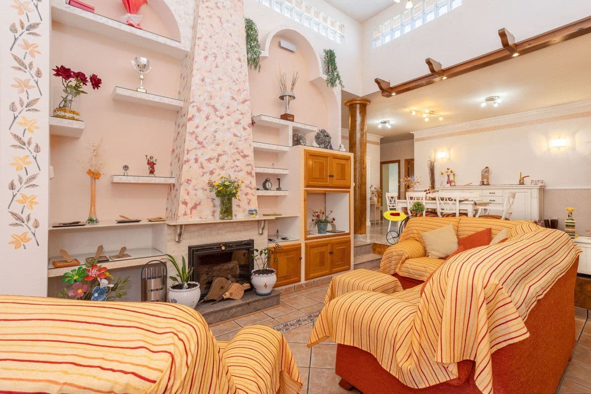 4 bedroom Villa for sale in La Union - € 375,000 (Ref: 10034115)