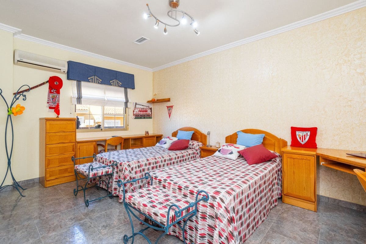 4 bedroom Villa for sale in La Union - € 375,000 (Ref: 10034115)