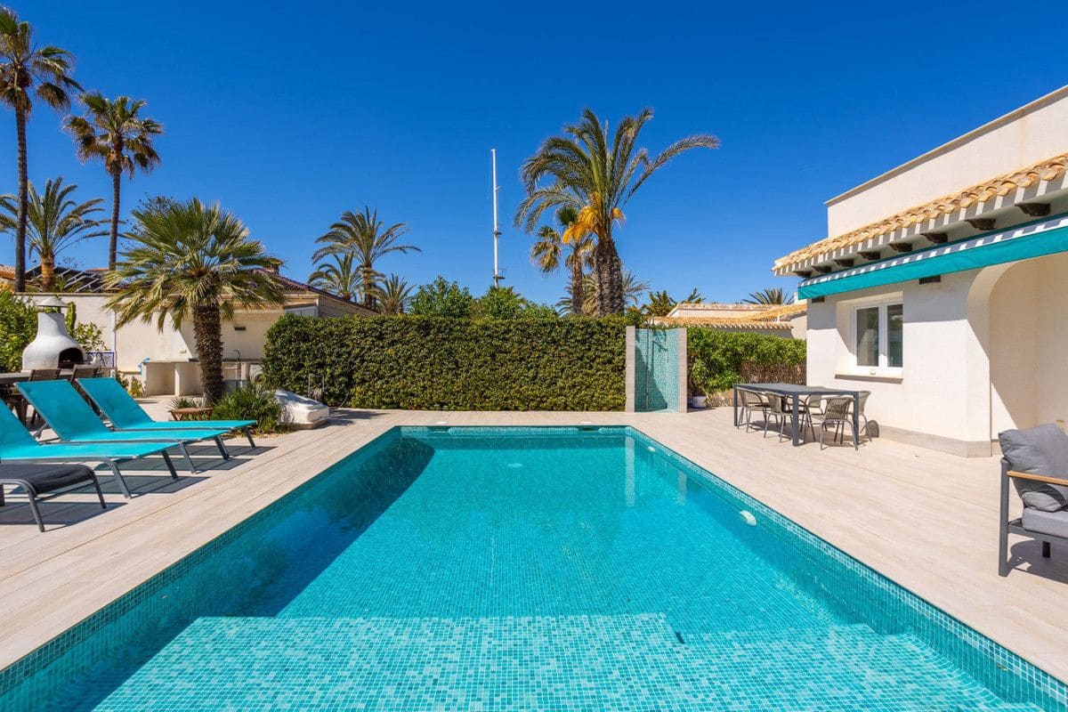 3 sovrum Villa till salu i La Zenia - 940 000 € (Ref: 10034117)