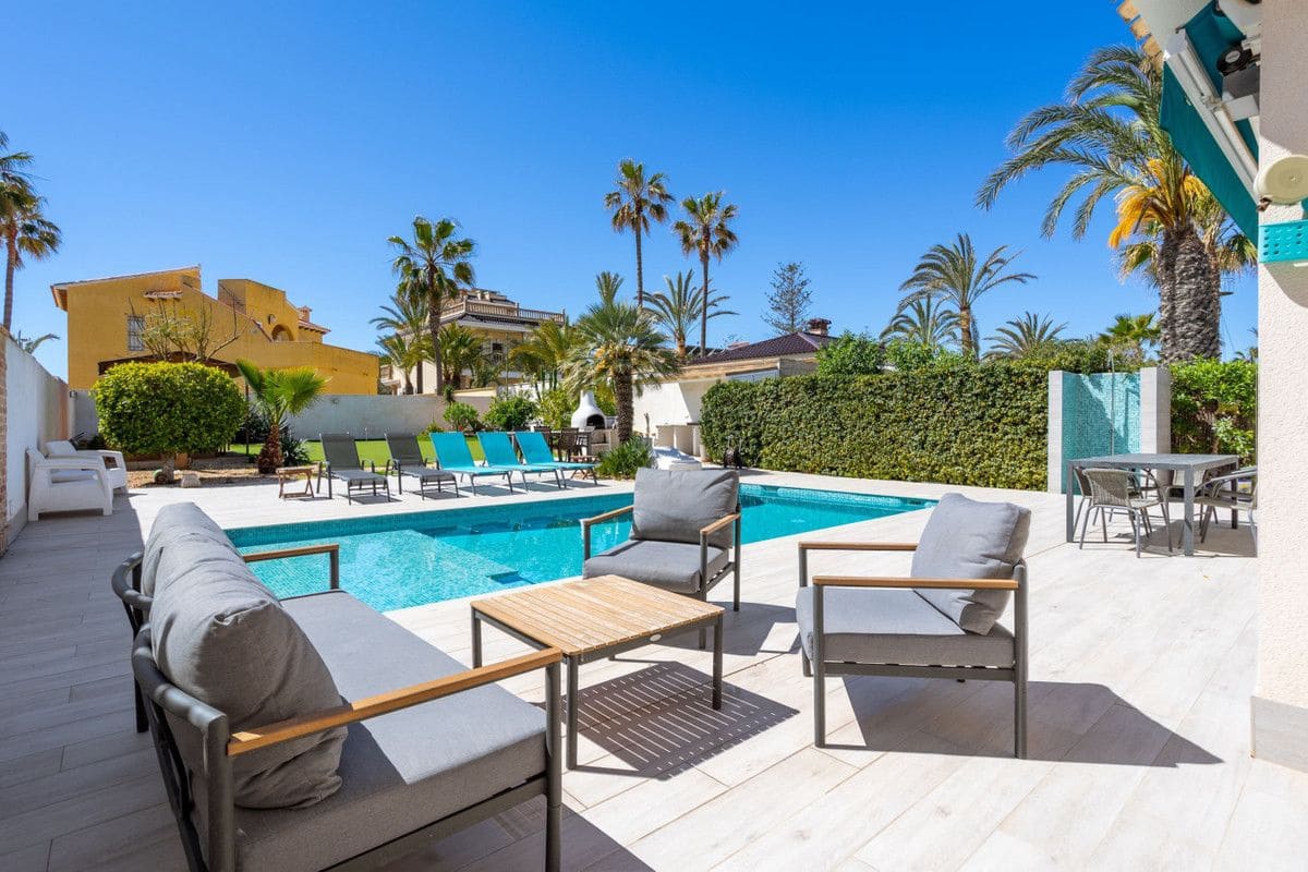 3 sovrum Villa till salu i La Zenia - 940 000 € (Ref: 10034117)