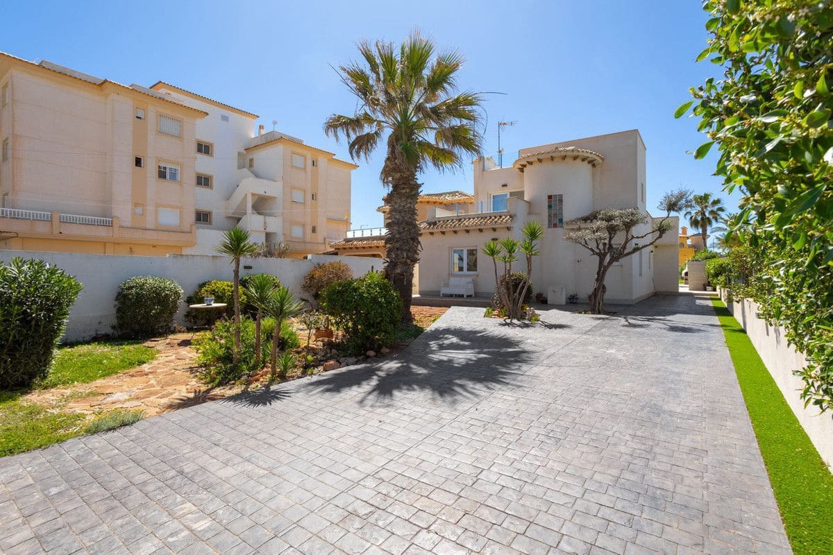 3 sovrum Villa till salu i La Zenia - 940 000 € (Ref: 10034117)