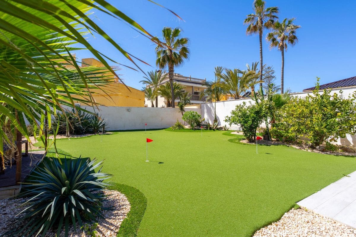 3 sovrum Villa till salu i La Zenia - 940 000 € (Ref: 10034117)