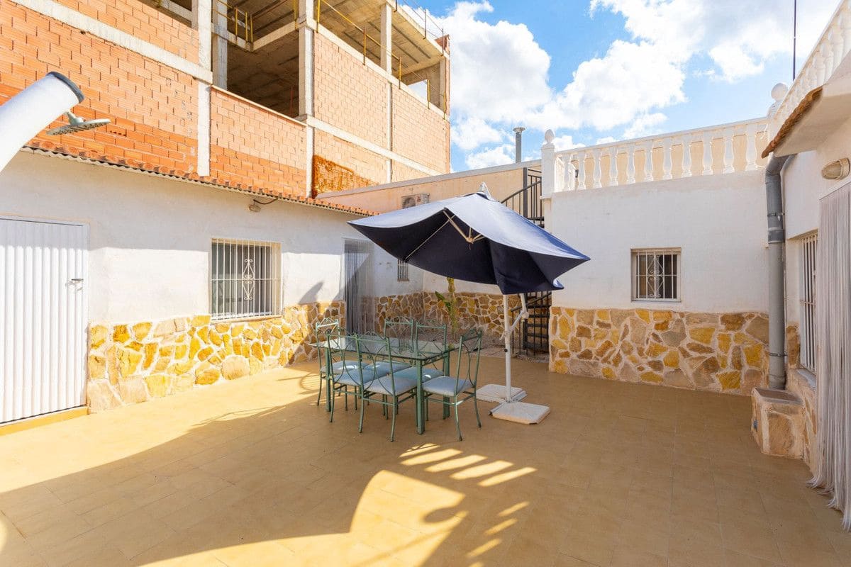 4 makuuhuone Omakotitalo myytävänä paikassa Los Montesinos - 290 000 € (Ref: 10034122)