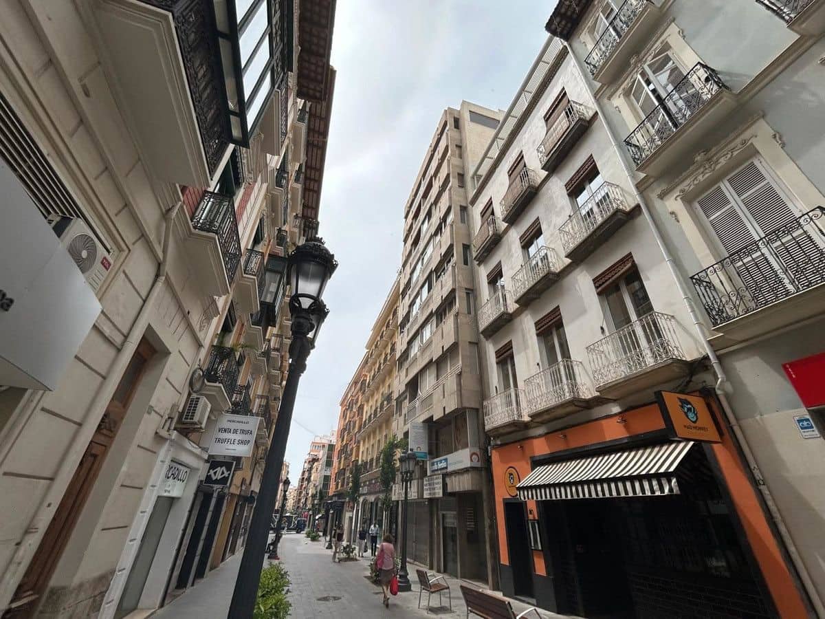 1 bedroom Apartment for sale in Alicante / Alacant city - € 300,000 (Ref: 10034127)