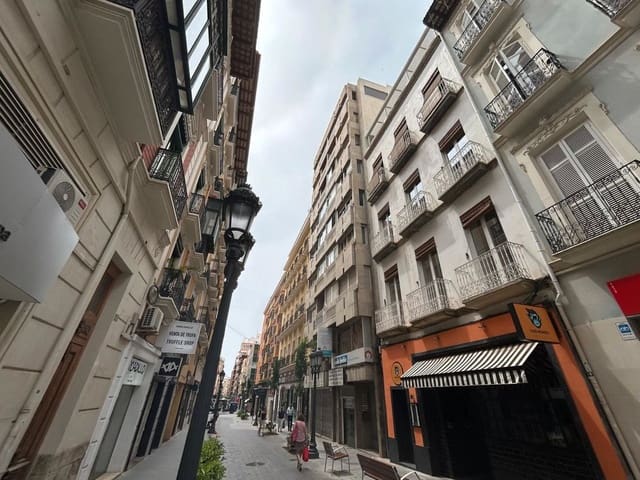 1 bedroom Apartment for sale in Alicante / Alacant city - € 300,000 (Ref: 10034127)