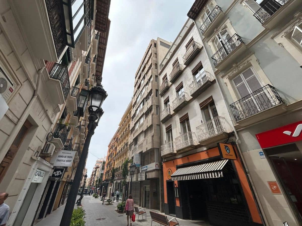 1 bedroom Apartment for sale in Alicante / Alacant city - € 300,000 (Ref: 10034127)
