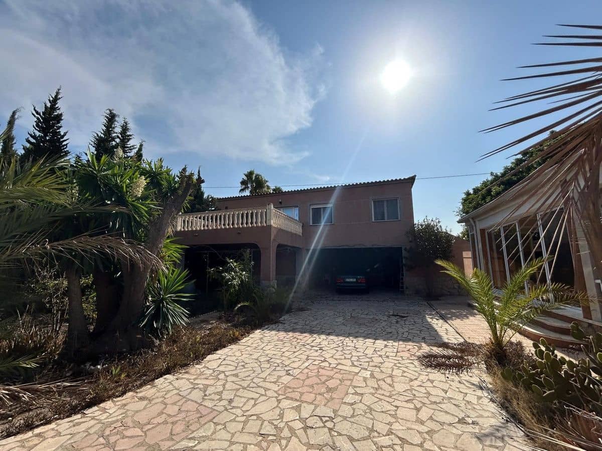 6 bedroom Villa for sale in La Marina - € 625,000 (Ref: 10034131)