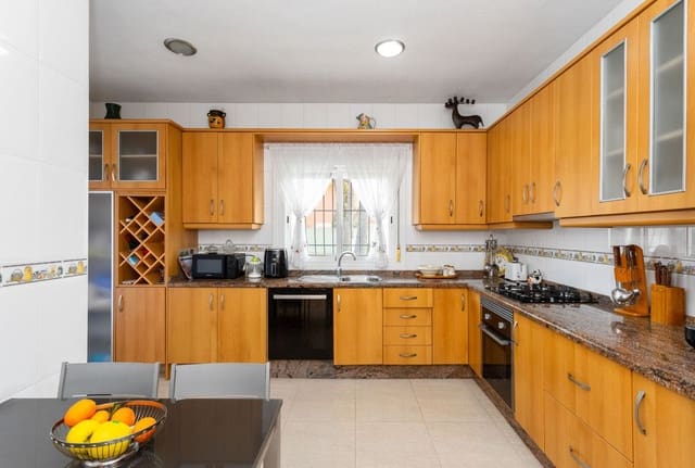 3 bedroom Villa for sale in Campoamor, Orihuela - € 985,000 (Ref: 10034132)