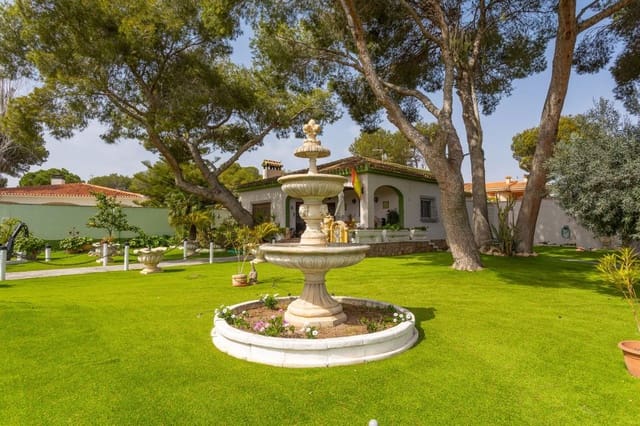 3 bedroom Villa for sale in Campoamor, Orihuela - € 985,000 (Ref: 10034132)