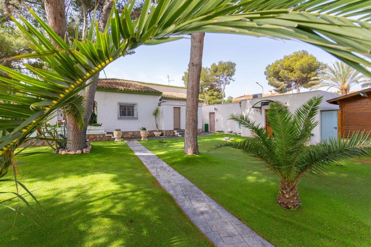 3 bedroom Villa for sale in Campoamor - € 985,000 (Ref: 10034132)