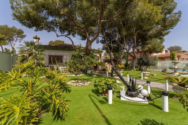 3 bedroom Villa for sale in Campoamor, Orihuela - € 985,000 (Ref: 10034132)