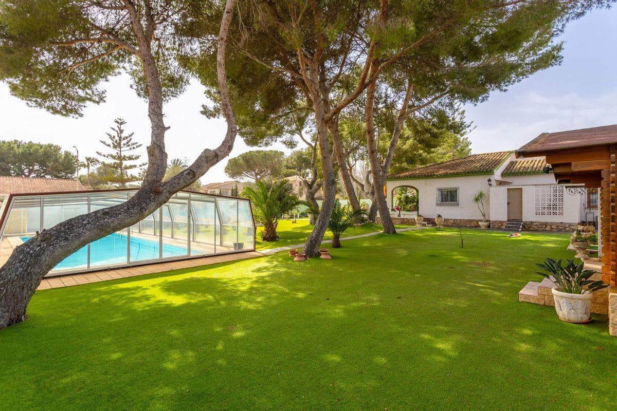 3 bedroom Villa for sale in Campoamor - € 985,000 (Ref: 10034132)
