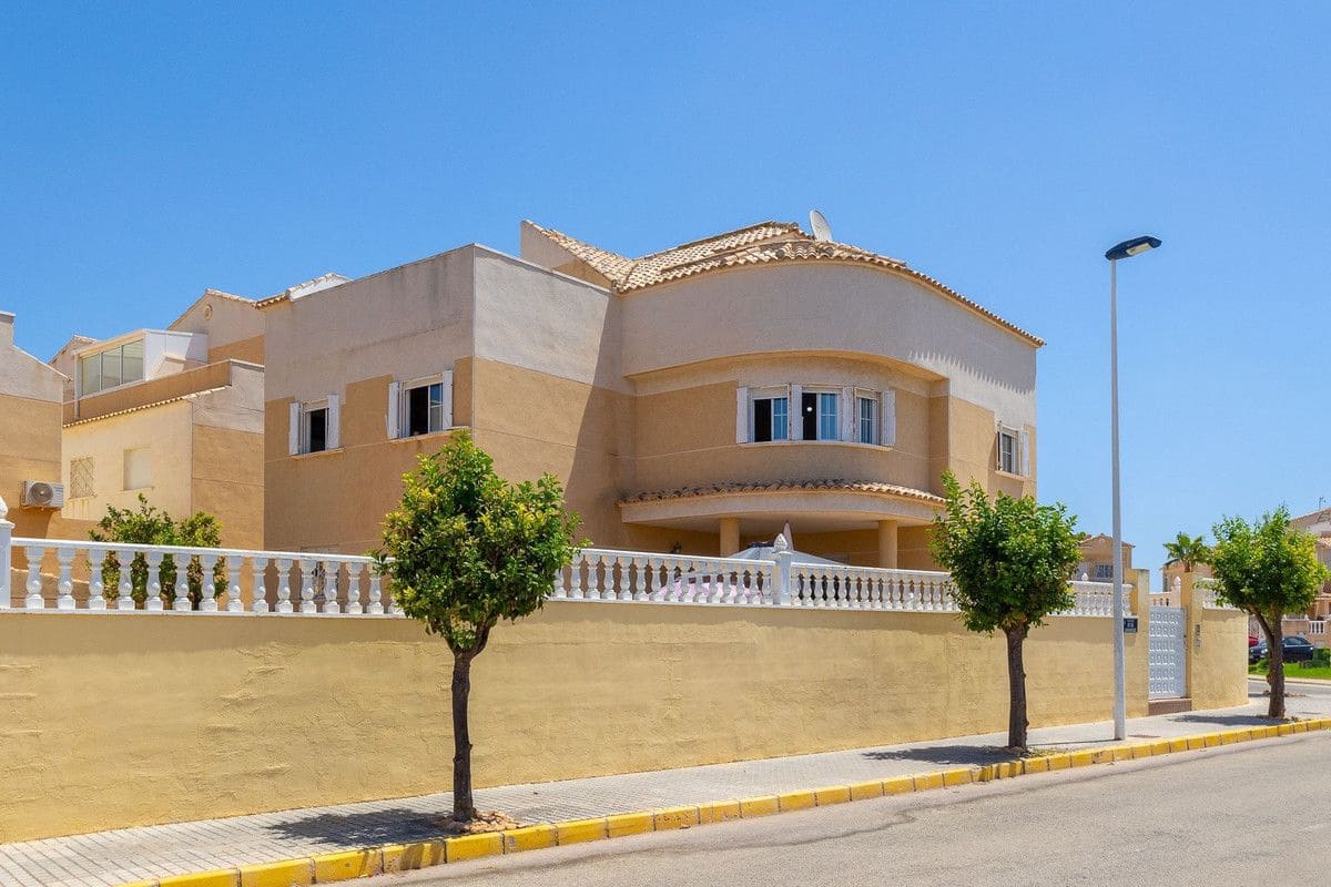 6 sovrum Villa till salu i El Chaparral - 539 000 € (Ref: 10034136)