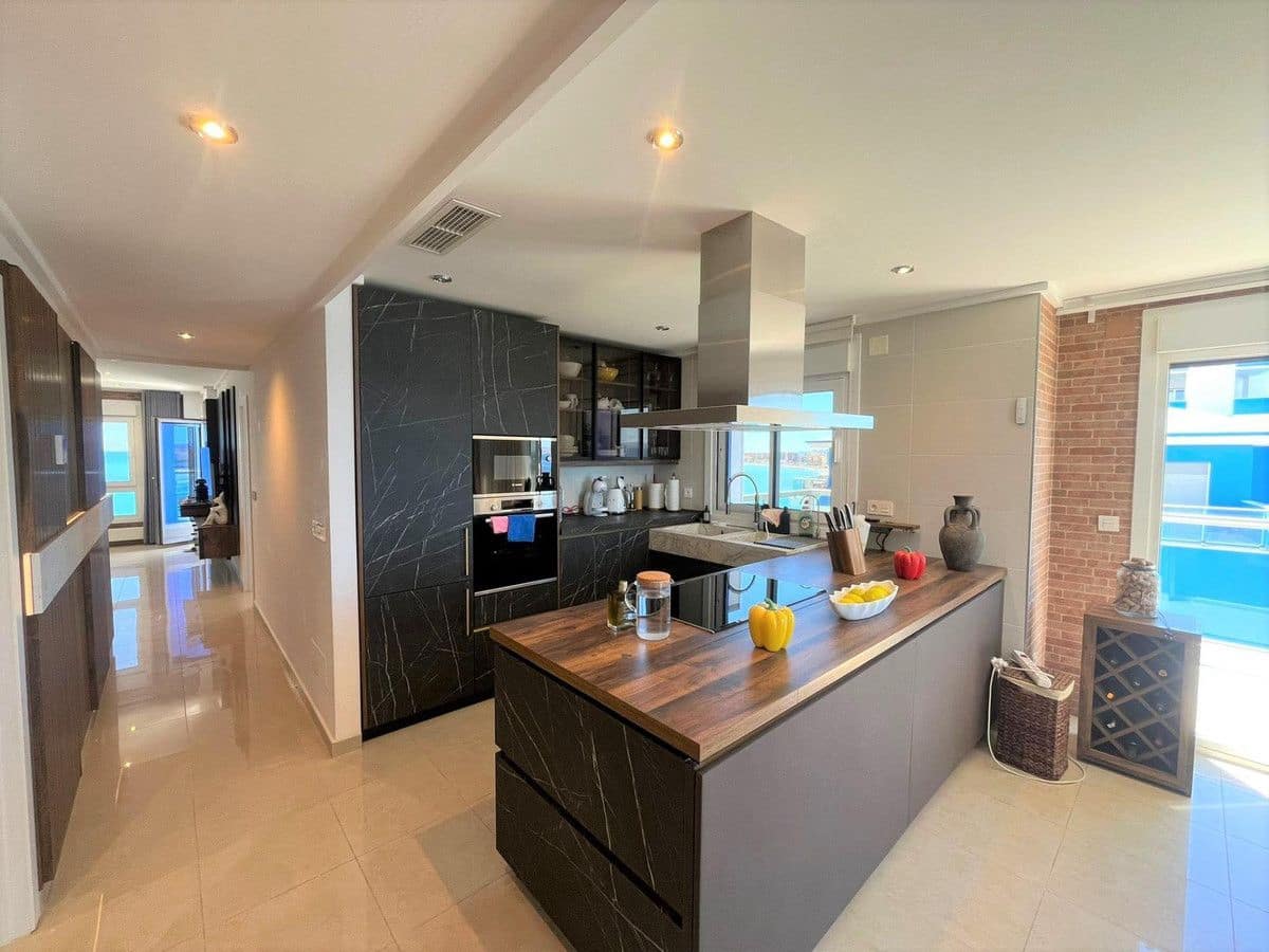 3 bedroom Apartment for sale in La Manga del Mar Menor with pool - € 525,000 (Ref: 10035569)
