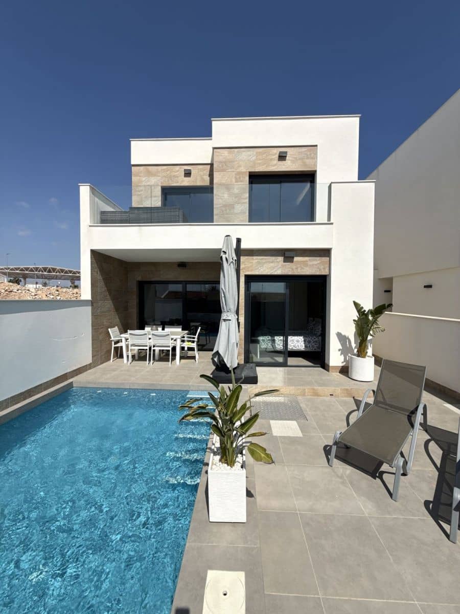 3 bedroom Villa for sale in Los Montesinos with pool - € 369,900 (Ref: 10045257)