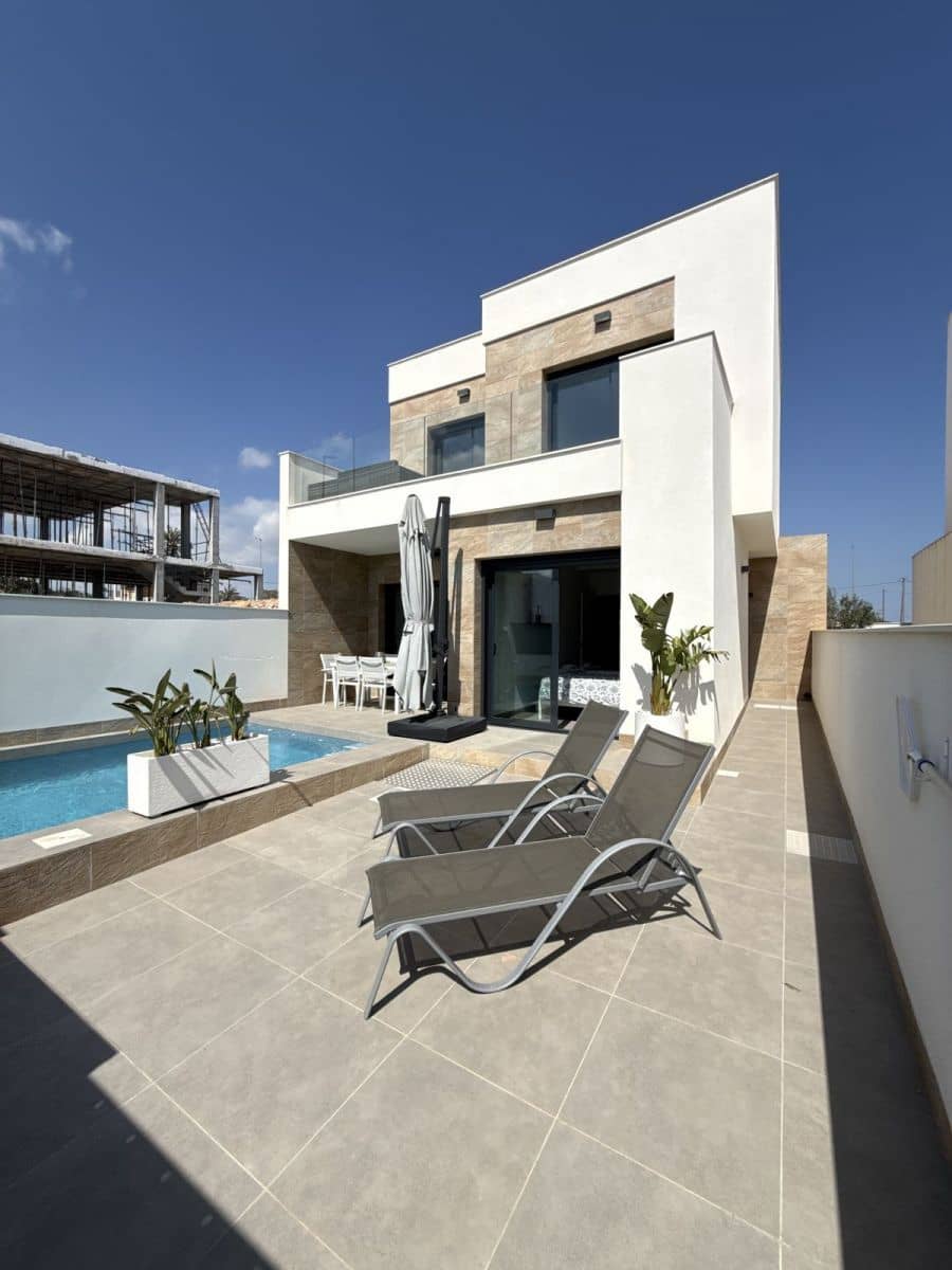 3 bedroom Villa for sale in Los Montesinos with pool - € 369,900 (Ref: 10045257)