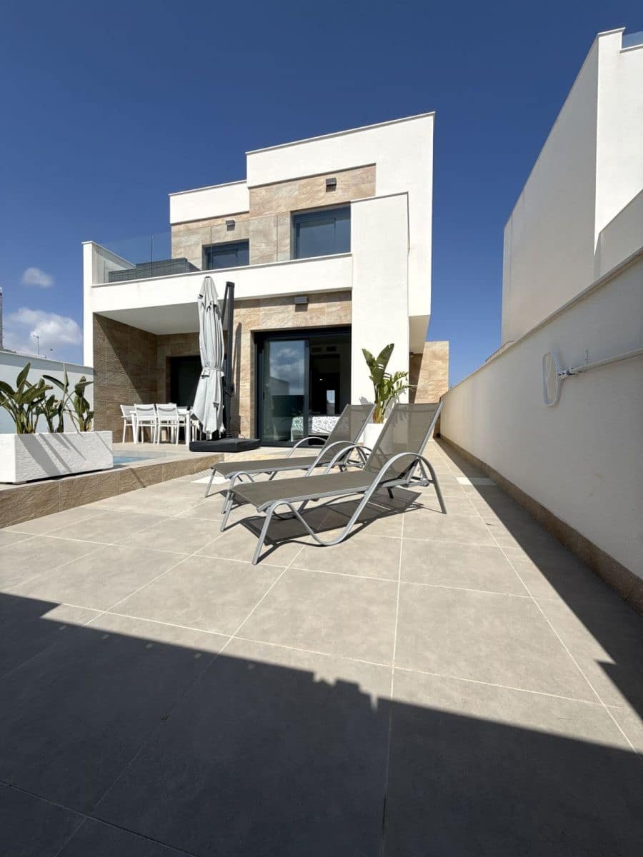 3 bedroom Villa for sale in Los Montesinos with pool - € 369,900 (Ref: 10045257)