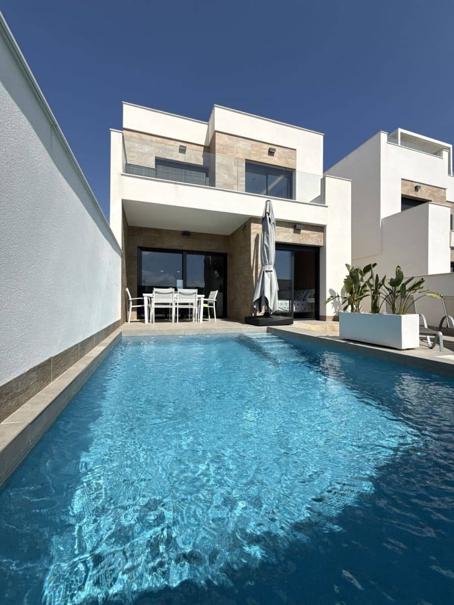 3 bedroom Villa for sale in Los Montesinos with pool - € 369,900 (Ref: 10045257)