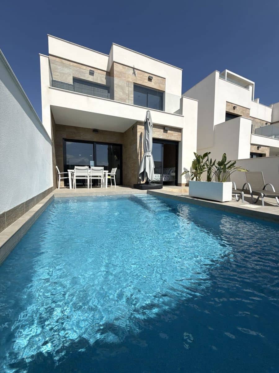 3 bedroom Villa for sale in Los Montesinos with pool - € 369,900 (Ref: 10045257)
