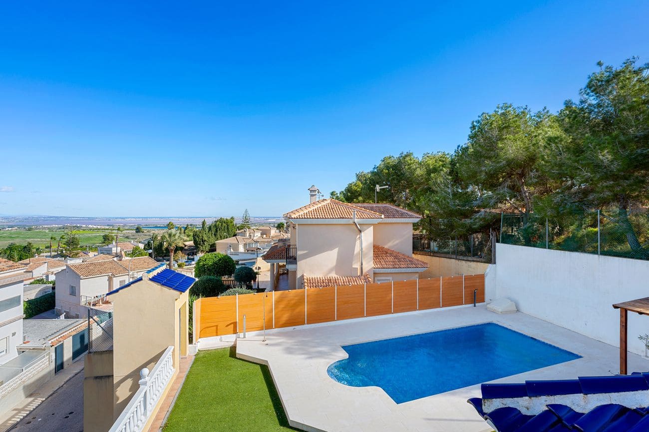 3 bedroom Villa for sale in San Miguel de Salinas - € 490,000 (Ref: 10052437)