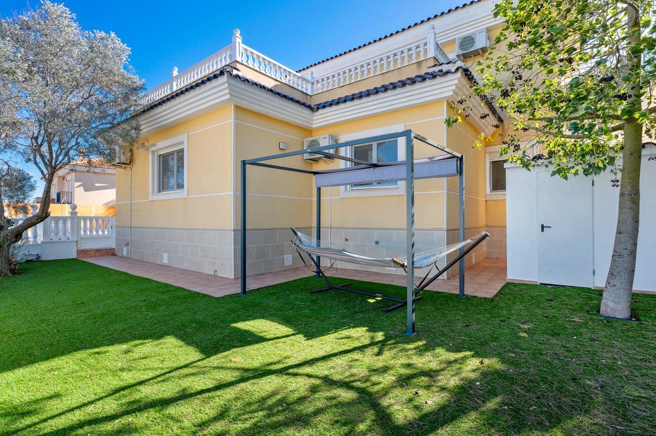 3 bedroom Villa for sale in San Miguel de Salinas - € 490,000 (Ref: 10052437)